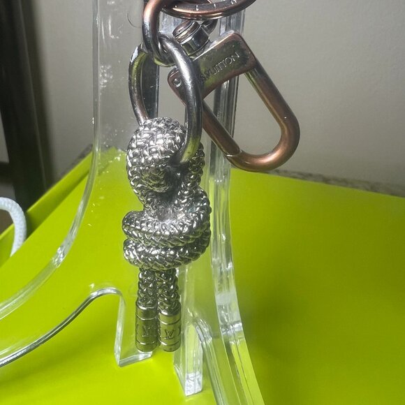 Authentic Louis Vuitton Vintage Silver Tone Knot Bag Charm Key Holder - Picture 11 of 16